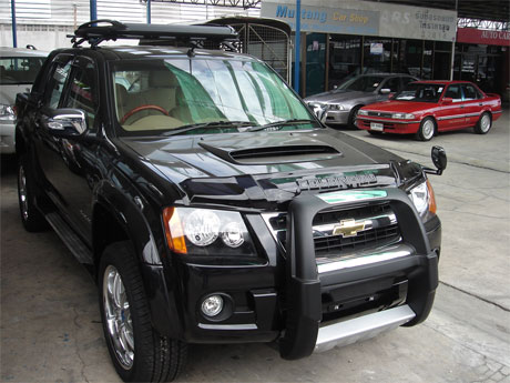 Chevy Colorado 2008 accessorized front view - Get your Chevy now at Sam Motors Thailand and Jim 4x4 Thailand