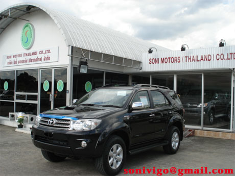 Sam is shipping Toyota Fortuner 2009 now