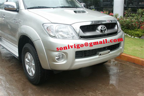 front closeup view of LHD Toyota Hilux Vigo 2009