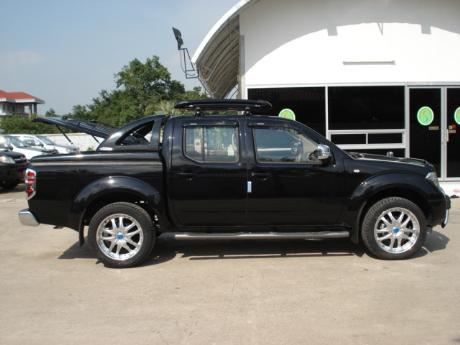 Images (Pics) of new and used Double Cab Nissan Navara from Thailand's and Dubai's top new and used Nissan Navara Single, Extra and Double Cab dealer and exporter Sam Motors