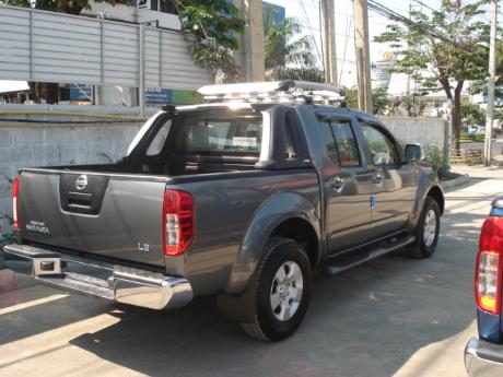 Images (Pics) of new and used Double Cab Nissan Navara from Thailand's and Dubai's top new and used Nissan Navara Single, Extra and Double Cab dealer and exporter Sam Motors