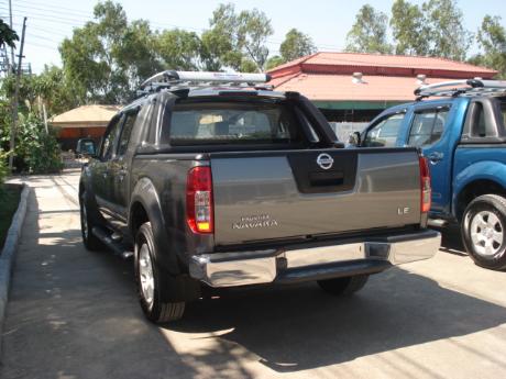 Images (Pics) of new and used Double Cab Nissan Navara from Thailand's and Dubai's top new and used Nissan Navara Single, Extra and Double Cab dealer and exporter Sam Motors