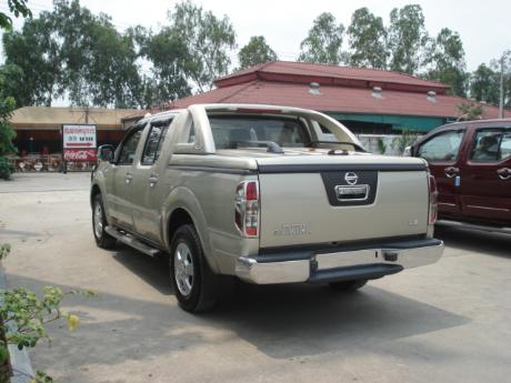 Images (Pics) of new and used Double Cab Nissan Navara from Thailand's and Dubai's top new and used Nissan Navara Single, Extra and Double Cab dealer and exporter Sam Motors