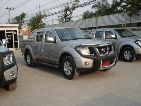 Images (Pics) of new and used Double Cab Nissan Navara from Thailand's and Dubai's top new and used Nissan Navara Single, Extra and Double Cab dealer and exporter Sam Motors