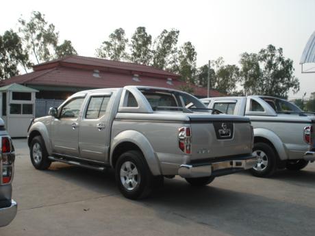 Images (Pics) of new and used Double Cab Nissan Navara from Thailand's and Dubai's top new and used Nissan Navara Single, Extra and Double Cab dealer and exporter Sam Motors