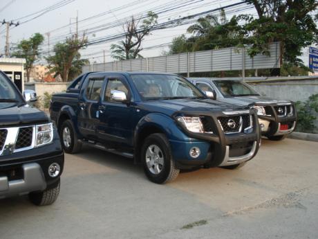 Images (Pics) of new and used Double Cab Nissan Navara from Thailand's and Dubai's top new and used Nissan Navara Single, Extra and Double Cab dealer and exporter Sam Motors