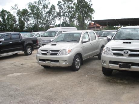 new Toyota Hilux Vigo Double Cab 4x2 E at Thailand's top Toyota Hilux Vigo dealer Sam Motors Thailand