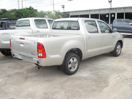 new Toyota Hilux Vigo Double Cab 4x2 E at Thailand's top Toyota Hilux Vigo dealer Sam Motors Thailand