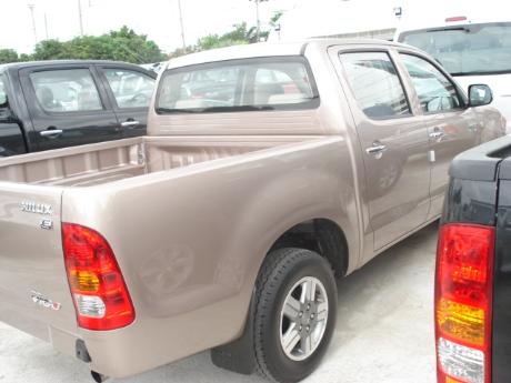 new Toyota Hilux Vigo Double Cab 4x2 E at Thailand's top Toyota Hilux Vigo dealer Sam Motors Thailand