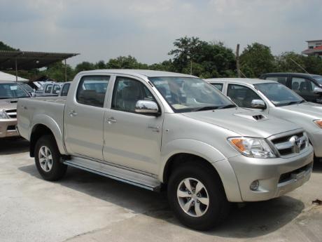 new Toyota Hilux Vigo Double Cab 4x4 E at Thailand's top Toyota Hilux Vigo dealer Sam Motors Thailand