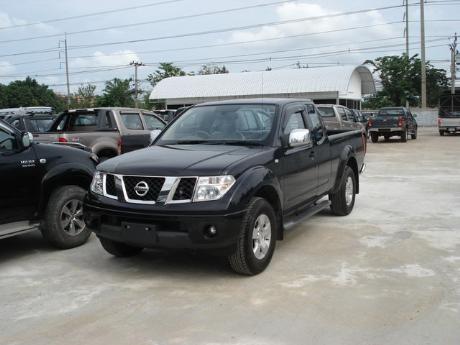 Images (Pics) of new and used Extra Cab Nissan Navara from Thailand's and Dubai's top new and used Nissan Navara Single, Extra and Double Cab dealer and exporter Sam Motors