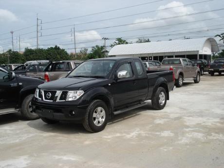 Images (Pics) of new and used Extra Cab Nissan Navara from Thailand's and Dubai's top new and used Nissan Navara Single, Extra and Double Cab dealer and exporter Sam Motors