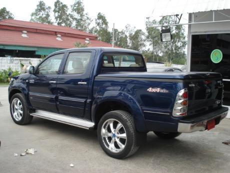 new Toyota Hilux Vigo Double Cab with body cladding at Thailand's top Toyota Hilux Vigo dealer Sam Motors Thailand