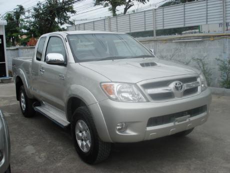 new and used Toyota Hilux Vigo Prerunner at Thailand's top Toyota new and used Hilux Vigo dealer Sam Motors Thailand