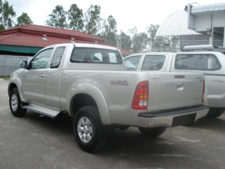 new and used Toyota Hilux Vigo Prerunner at Thailand's top Toyota new and used Hilux Vigo dealer Sam Motors Thailand