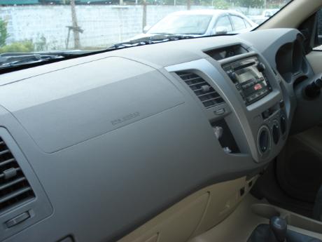 toyota hilux vigo 2009 front view